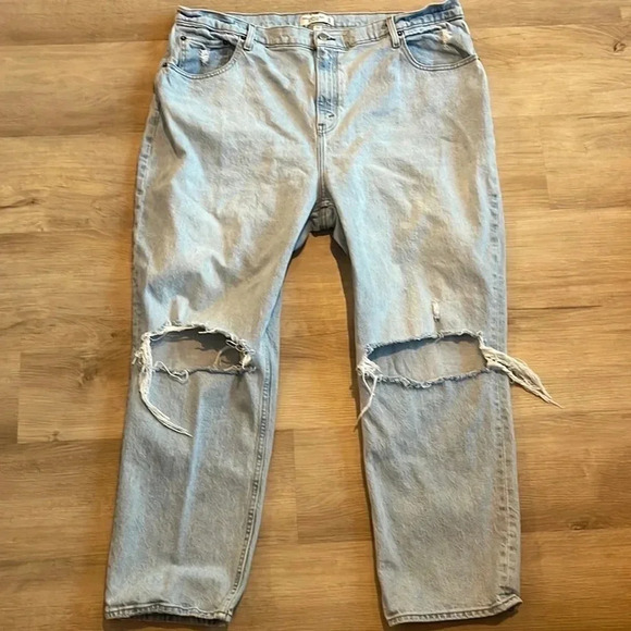 Abercrombie & Fitch Denim - Abercrombie and Fitch Curve Love The 90s Straight Ultra High Rise 35/20S